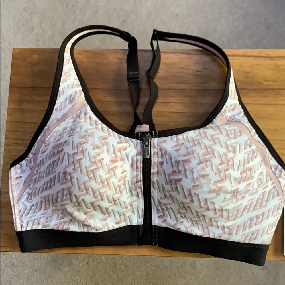 Victoria Secret Knockout Front Close Sports Bra